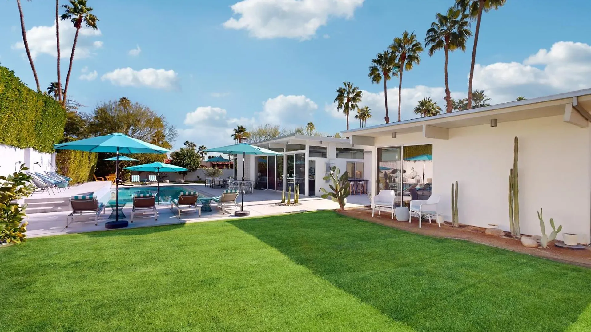 Holiday home Palm Springs Regal Contemporary Permit# 4106 Villa United States